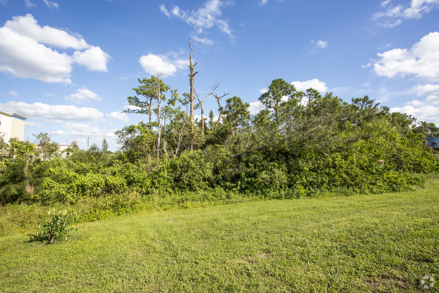 27701 S Tamiami Trl, Bonita Springs, FL en venta - Foto del edificio - Imagen 2 de 4