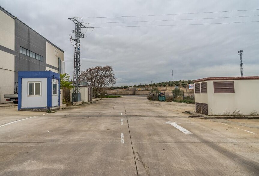 Avenida Adolfo Suárez, 13 D, Alovera, Guadalajara en venta - Foto del edificio - Imagen 2 de 3