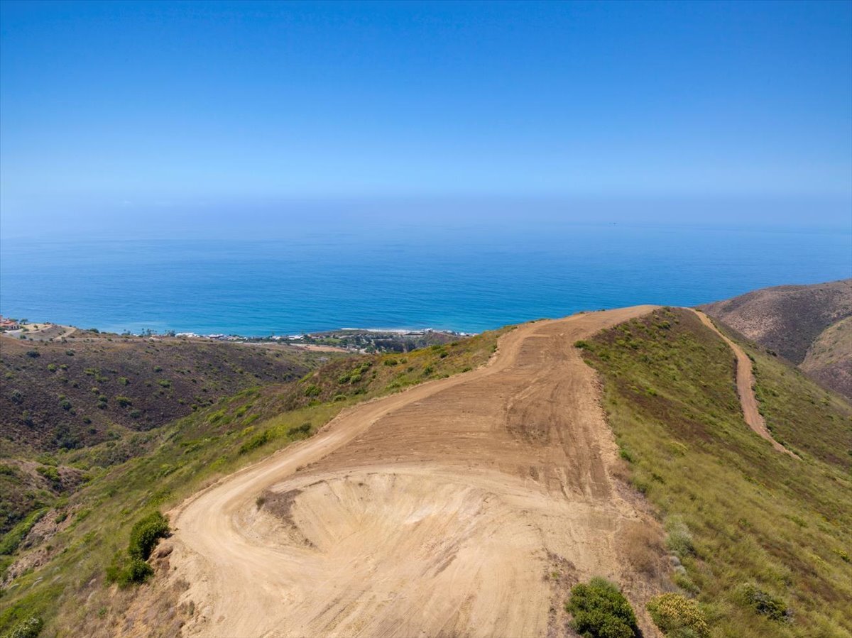 10806 Yerba Buena Rd, Malibu, CA en venta Foto del edificio- Imagen 1 de 23