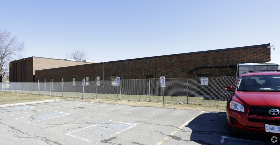 2060 Walkley Rd, Ottawa, ON en alquiler - Foto del edificio - Imagen 3 de 4