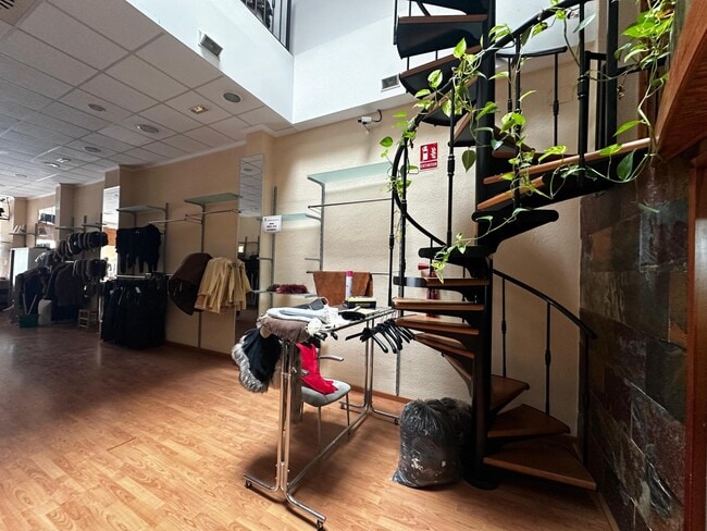 Más detalles de Carrer del Mestre Torres, 30, Llombai - Local en venta