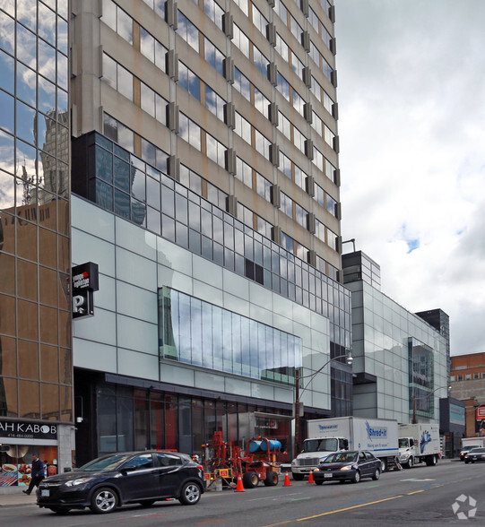 2300 Yonge St, Toronto, ON en alquiler - Foto del edificio - Imagen 2 de 6