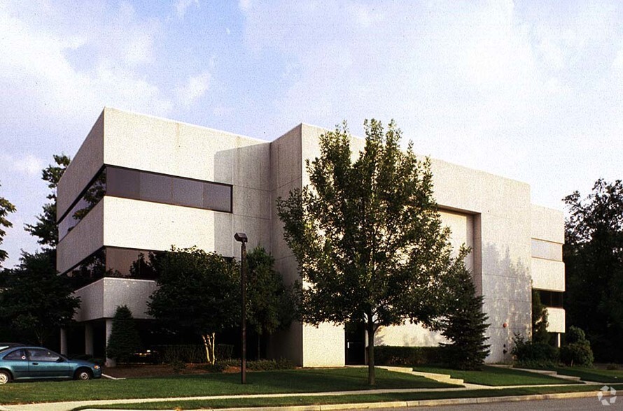 16 Arcadian Way, Paramus, NJ en alquiler - Foto del edificio - Imagen 2 de 12