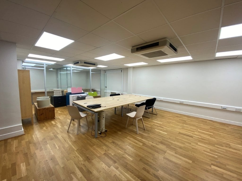 St Johns Rd, Kingston Upon Thames, LND KT1 4AN - Unidad Unit 2 - - Foto del interior - Image 1 of 3