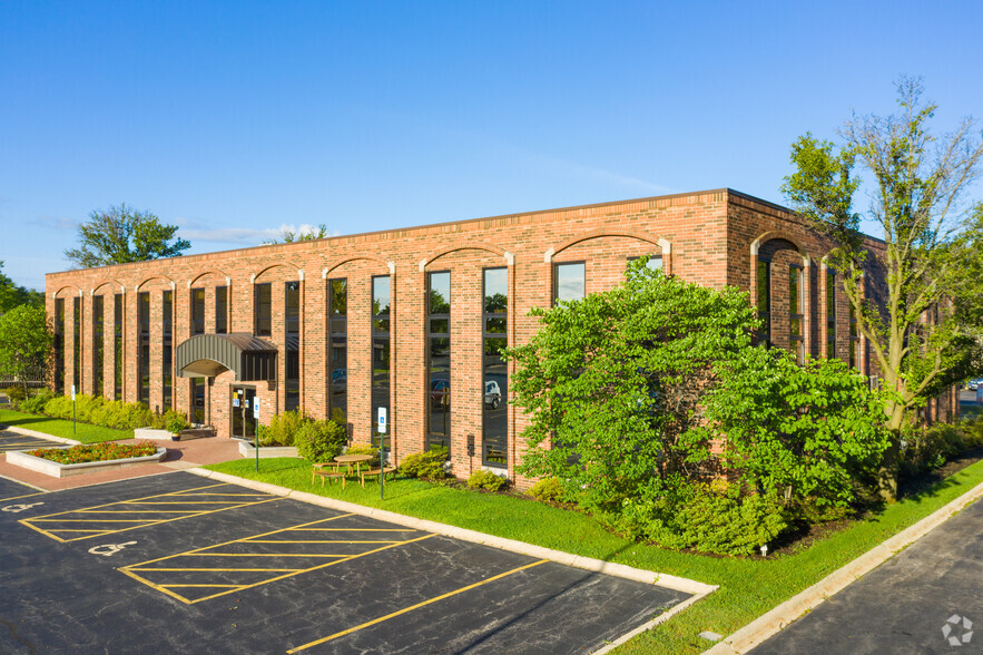 625 N North Ct, Palatine, IL en alquiler - Foto del edificio - Imagen 3 de 36