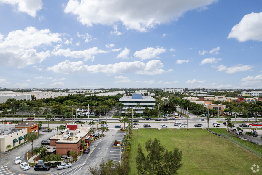 2001 NW 107th Ave, Miami, FL en alquiler - Foto del edificio - Imagen 2 de 3