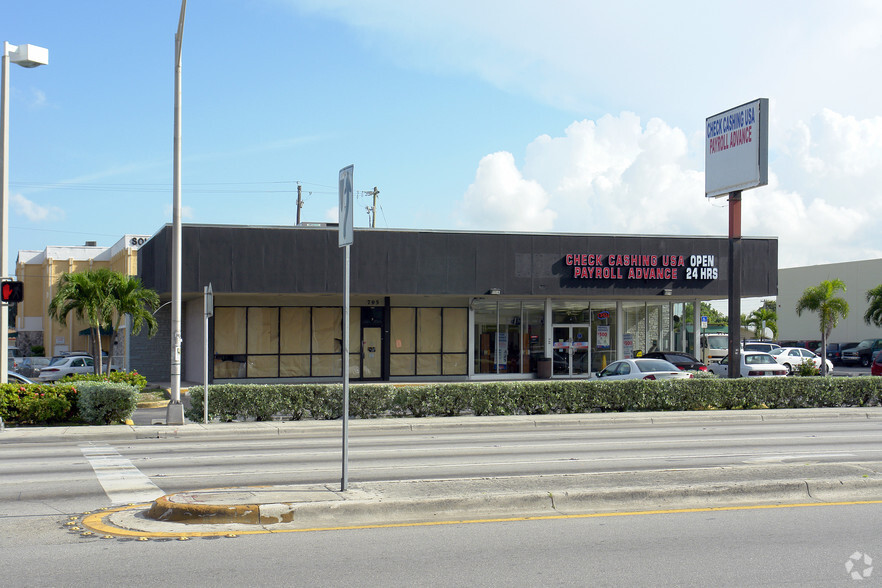 795 W 49th St, Hialeah, FL en alquiler - Foto del edificio - Imagen 2 de 4