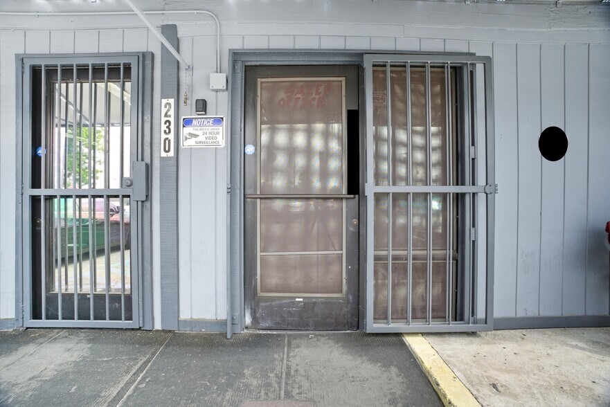 230-226 W Florida, Hemet 92543 cartera de 2 inmuebles en venta en LoopNet.es - Foto del edificio - Imagen 3 de 6