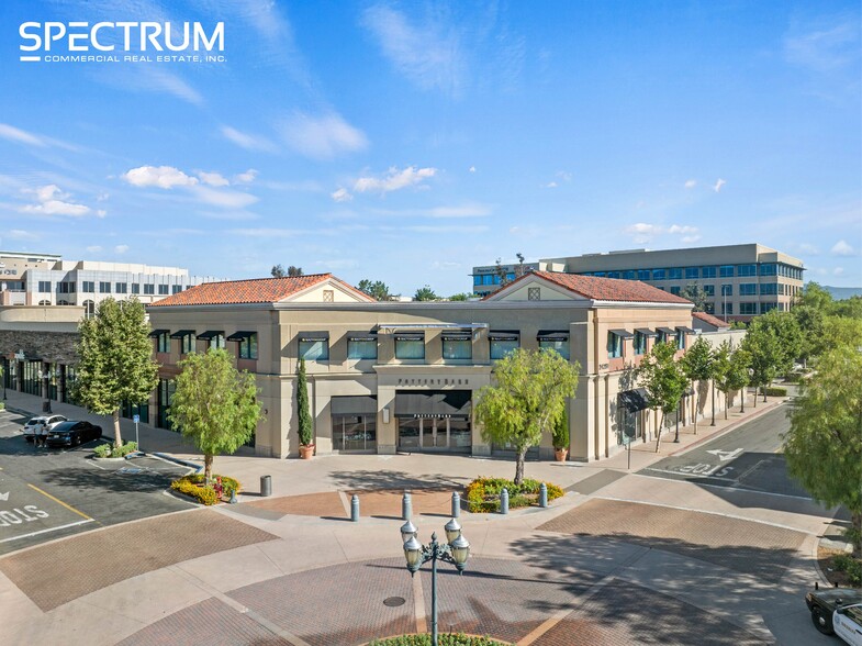 24251 Town Center Dr, Valencia, CA en alquiler - Foto del edificio - Imagen 1 de 20