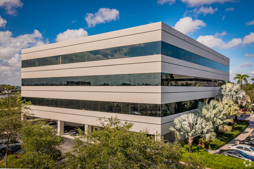 7900 Oak Ln, Miami Lakes, FL en alquiler - Foto del edificio - Imagen 1 de 6