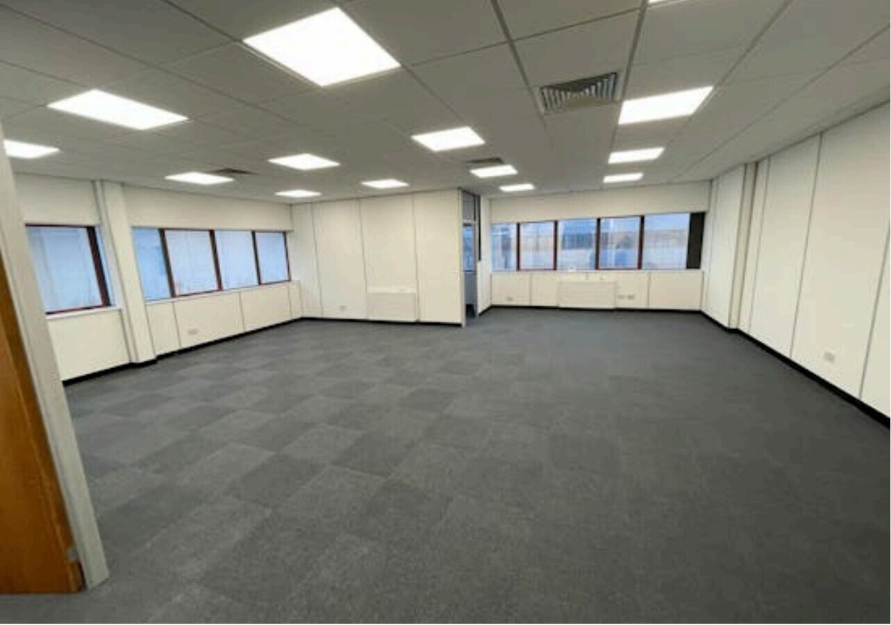 Broadfields Ct, Aylesbury, BKM HP19 8BU - Unidad 1A -  - Foto del interior - Image 2 of 5