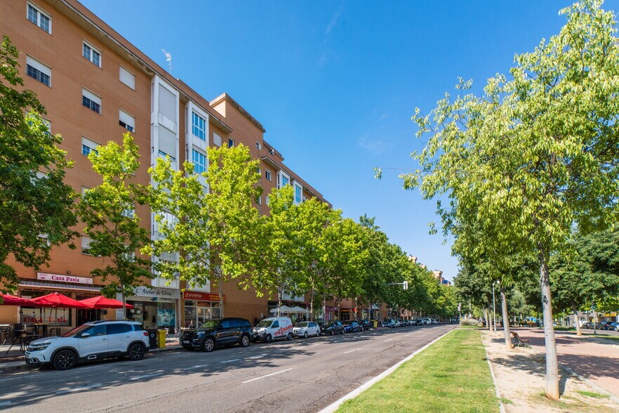 Edificio residencial en Madrid, Madrid en venta - Foto del edificio - Imagen 2 de 3