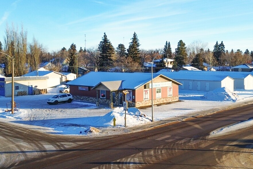 5922 50 Ave, Stettler, AB en venta - Foto del edificio - Imagen 1 de 29