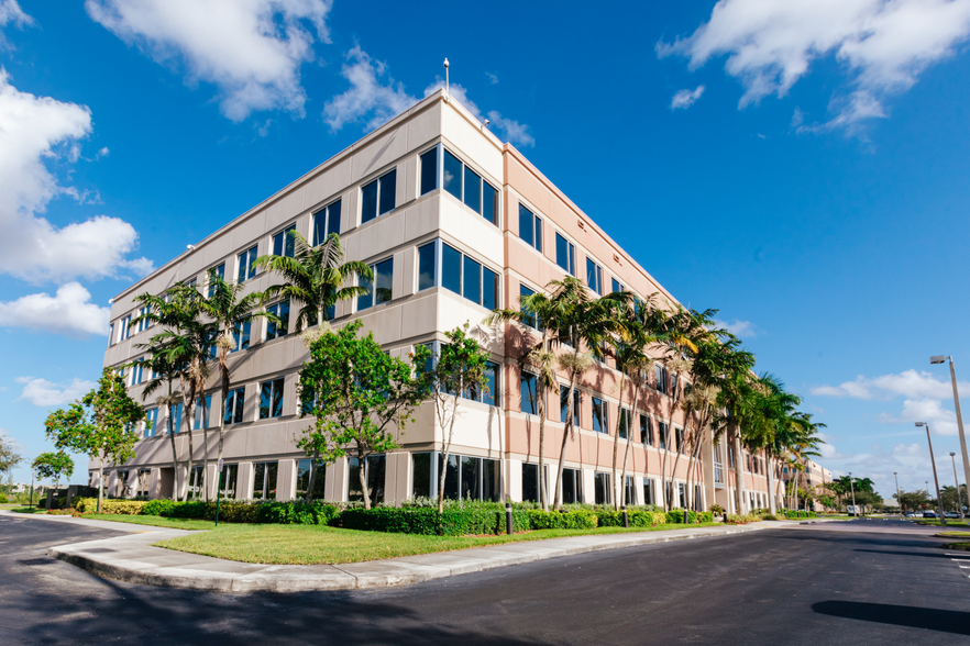 10451 NW 117th Ave, Miami, FL en alquiler - Foto del edificio - Imagen 1 de 28