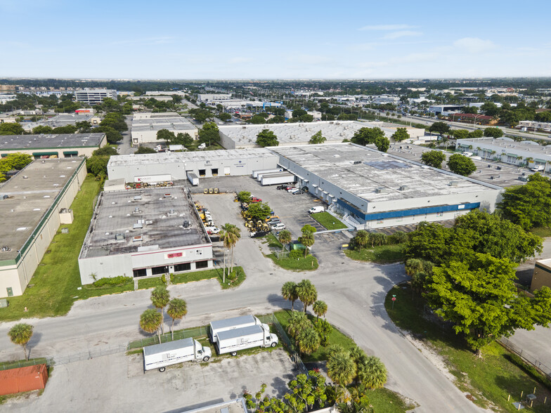 16542 NW 54th Ave, Opa Locka, FL en alquiler - Foto del edificio - Imagen 2 de 3