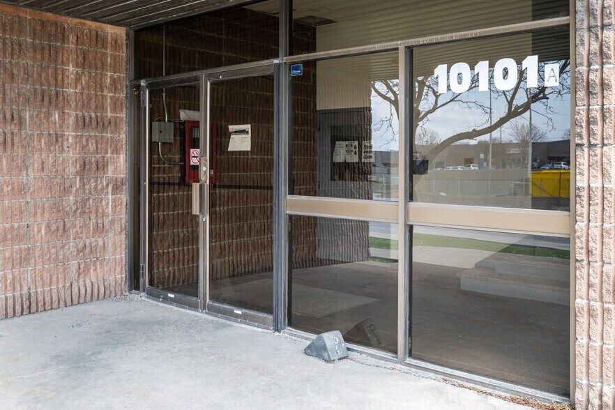 10101 Boul Louis-H.-La Fontaine, Montréal, QC en alquiler - Foto del edificio - Imagen 2 de 5