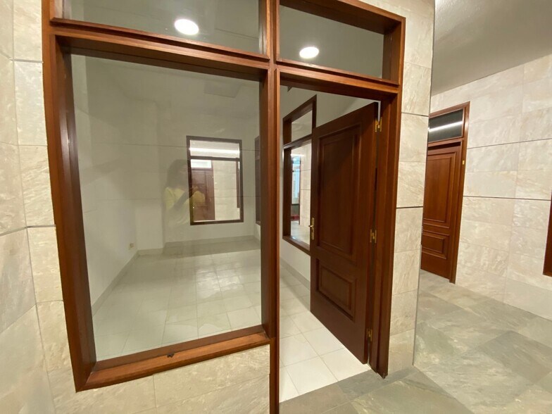 Local en Santiago de Compostela, La Coruna en alquiler - Foto del edificio - Imagen 2 de 10