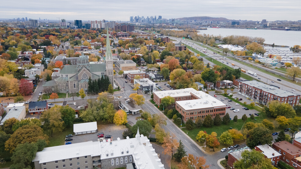 4 Rue Saint-Charles E, Longueuil, QC en alquiler - Foto del edificio - Imagen 1 de 19