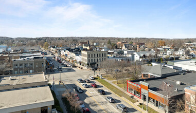 647 W Main St, Lake Geneva, WI en alquiler Foto del edificio- Imagen 2 de 16