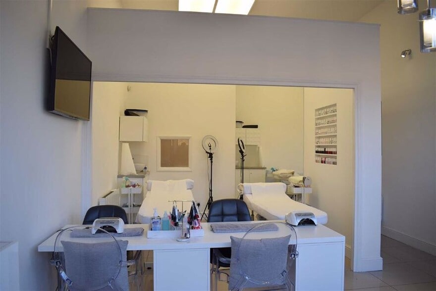 5-5A Forest Rd, Loughton en alquiler - Foto del edificio - Imagen 3 de 11