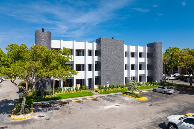 Más detalles de 19555 NE 10th Ave, Miami, FL - Varios usos en alquiler