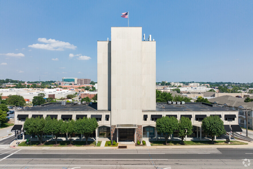 1750 S Brentwood Blvd, Brentwood, MO en alquiler - Foto del edificio - Imagen 2 de 6