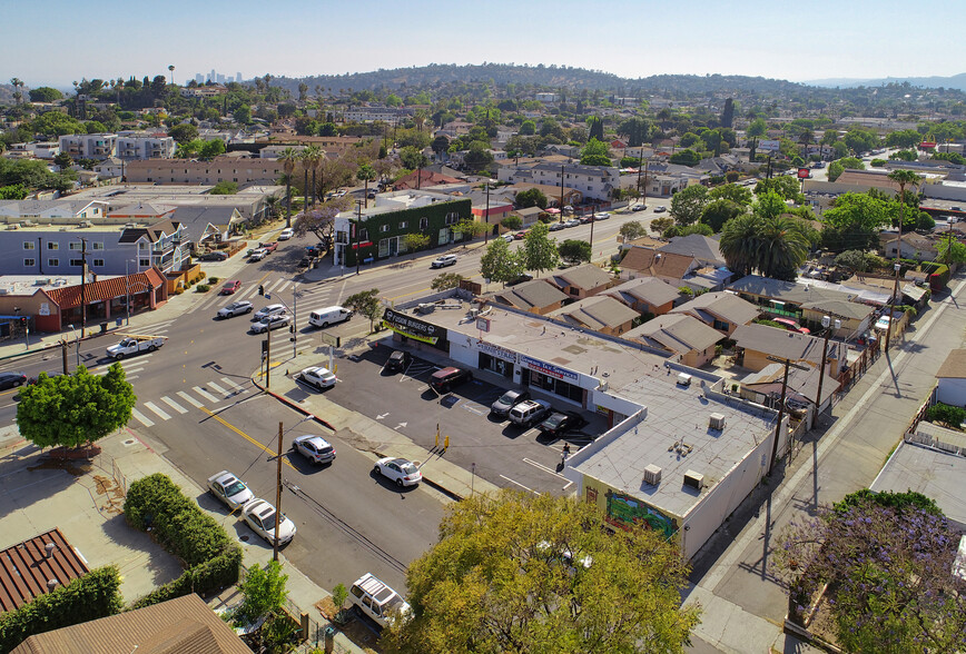 5933-5939 York Blvd, Los Angeles, CA en alquiler - Vista aérea - Imagen 3 de 5