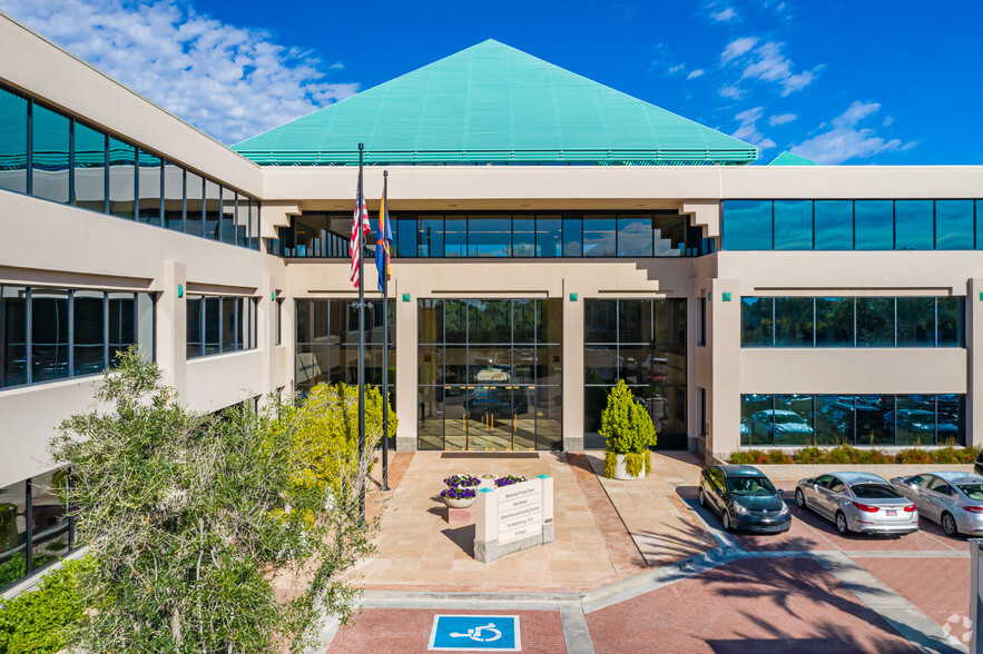 8800 N Gainey Center Dr, Scottsdale, AZ en alquiler - Foto del edificio - Imagen 1 de 13