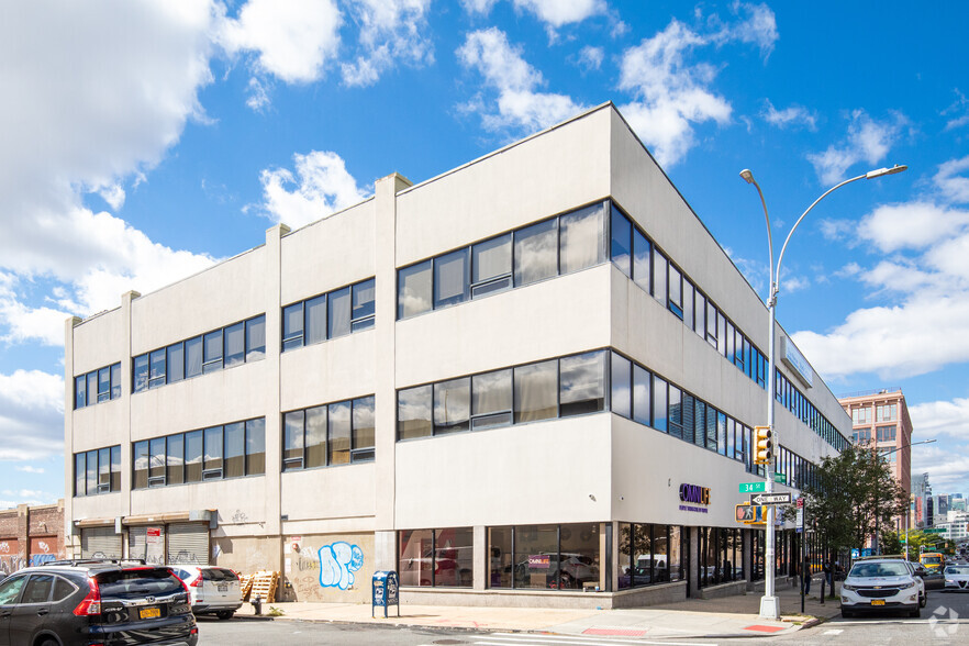 33-10 Queens Blvd, Long Island City, NY en alquiler - Foto del edificio - Imagen 2 de 4