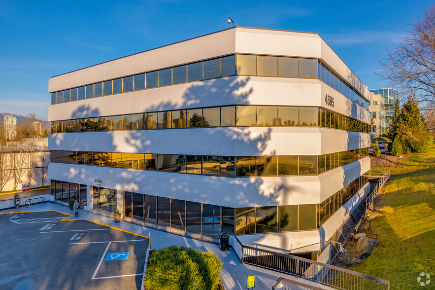 4595 Canada Way, Burnaby, BC en alquiler - Foto del edificio - Imagen 2 de 12