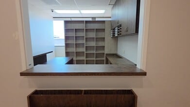 18356-18388 Clark St, Tarzana, CA en alquiler - Vídeo de anuncio comercial 