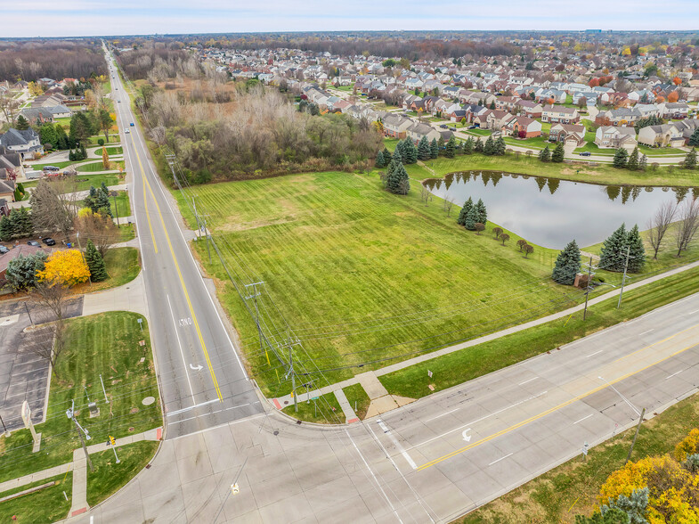 15170 15 Mile Rd, Sterling Heights, MI en venta - Foto del edificio - Imagen 3 de 9