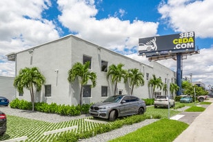 5300 NW 77th Ct, Miami FL - Inmueble