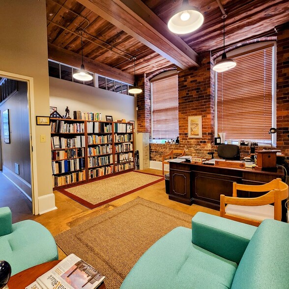 200 Brookstown Ave, Winston-Salem, NC en alquiler - Foto del interior - Imagen 2 de 22