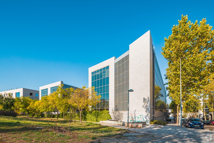 Calle Teide, 5, San Sebastián de los Reyes, Madrid en alquiler - Foto del edificio - Imagen 2 de 9