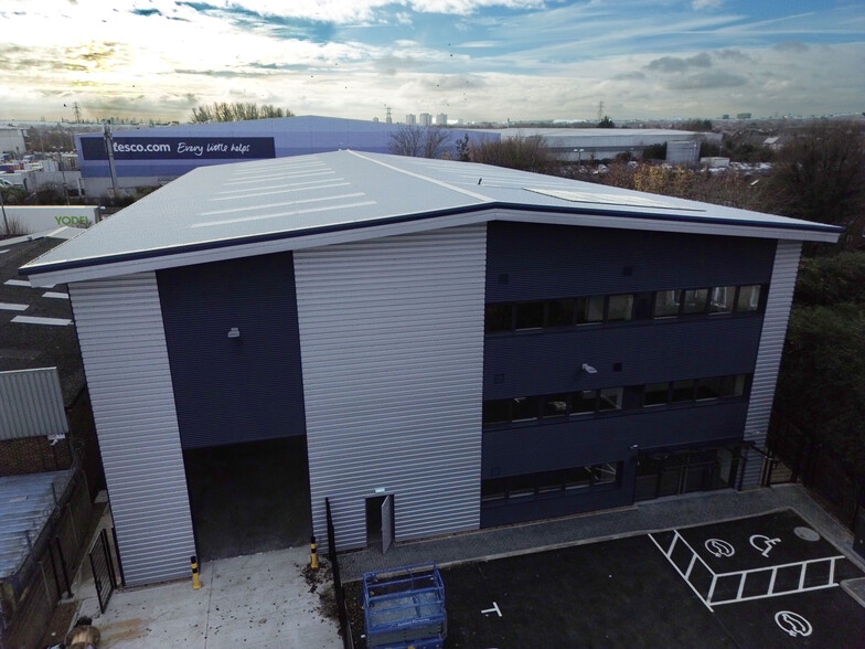 Station Approach, Waltham Cross en alquiler - Foto del edificio - Imagen 1 de 4