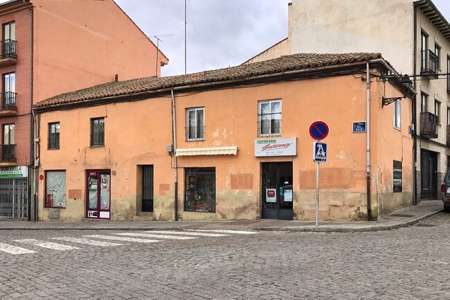 Más detalles de Plaza Del Rollo, 29, Ávila - Local en venta
