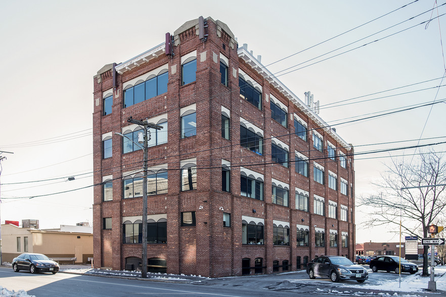 228 Maple St, Manchester, NH en alquiler - Foto del edificio - Imagen 2 de 13