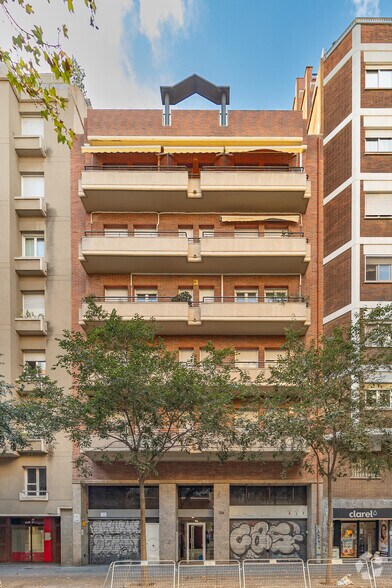 Local en Barcelona, Barcelona en alquiler - Foto del edificio - Imagen 2 de 2