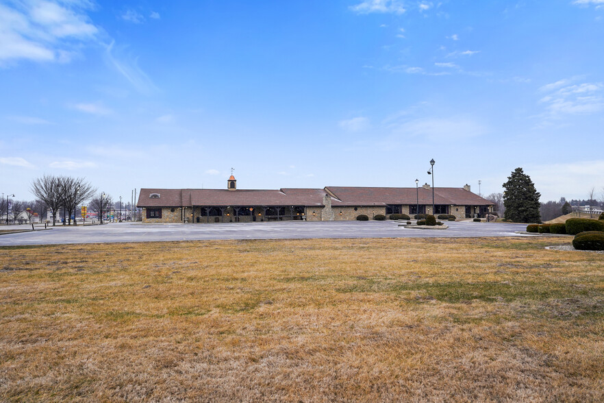 555 S Indiana St, Mooresville, IN en venta - Foto del edificio - Imagen 2 de 56