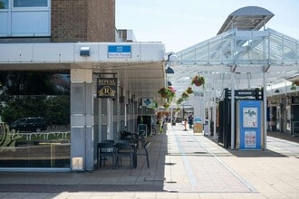 North Walk, Yate en alquiler Foto del edificio- Imagen 2 de 7