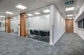 2 Millboard Rd, Bourne End en alquiler Foto del interior- Imagen 2 de 6