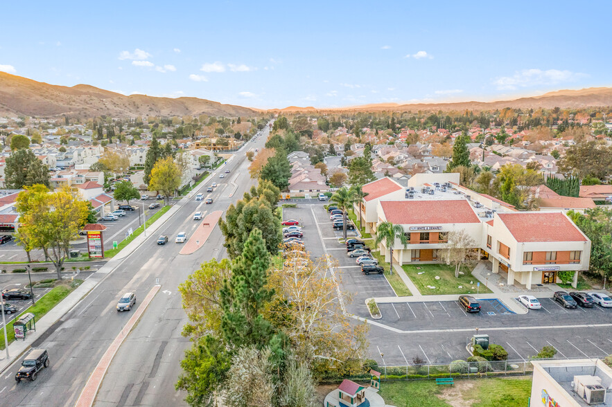 5775 E Los Angeles Ave, Simi Valley, CA en alquiler - Foto del edificio - Imagen 2 de 5