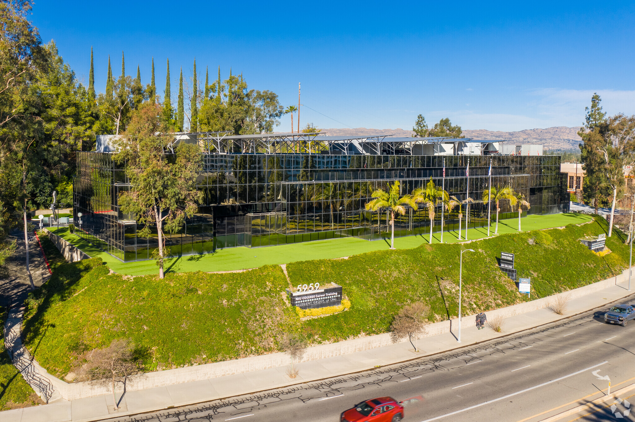 5959 Topanga Canyon Blvd, Woodland Hills, CA en alquiler Foto del edificio- Imagen 1 de 6