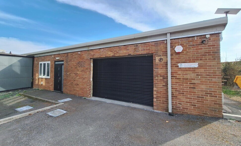 21 Bamfurlong Ln, Staverton en alquiler - Foto del edificio - Imagen 2 de 5