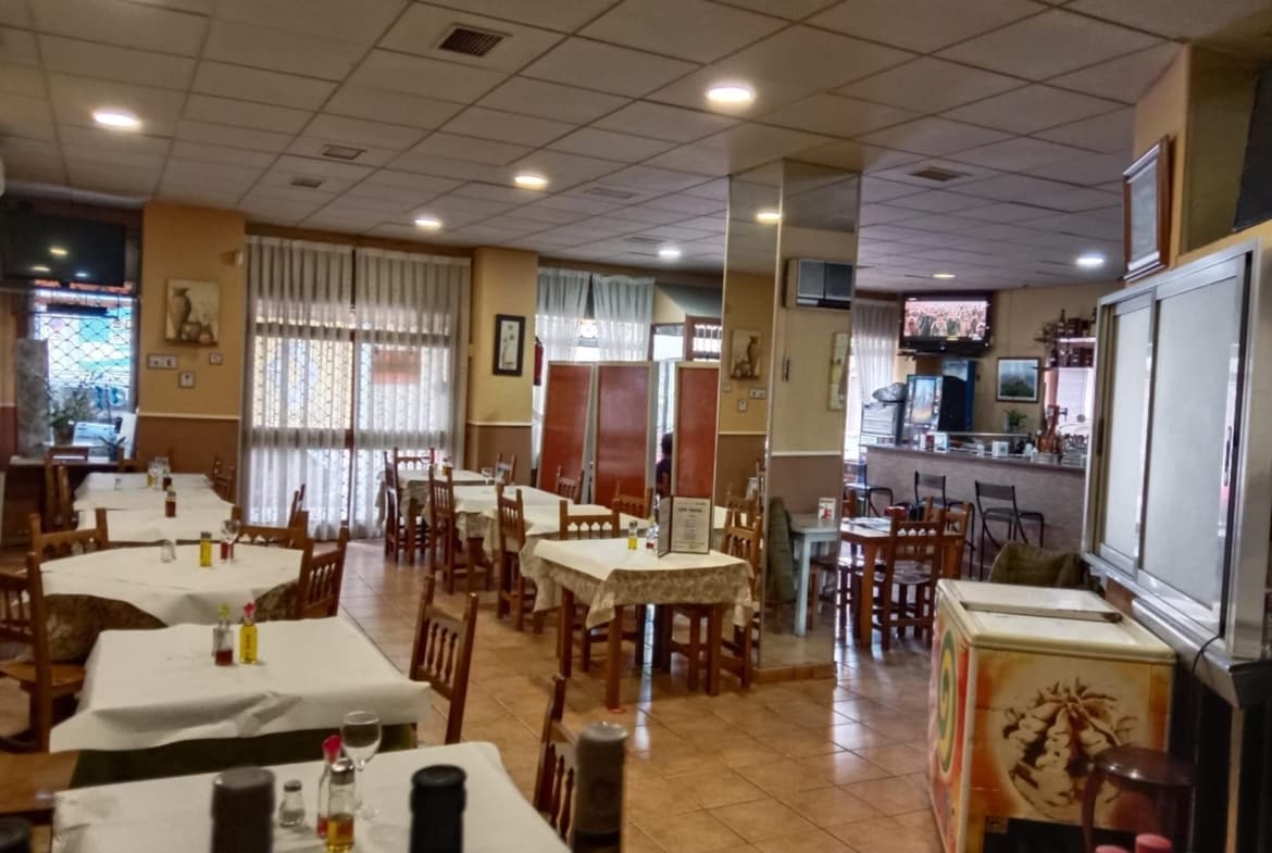 Madrid, MAD 28019 - - - Foto del interior - Image 1 of 15