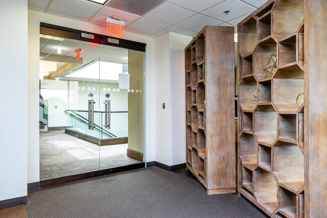 Más detalles de 800 E 101st Ter, Kansas City, MO - Coworking en alquiler