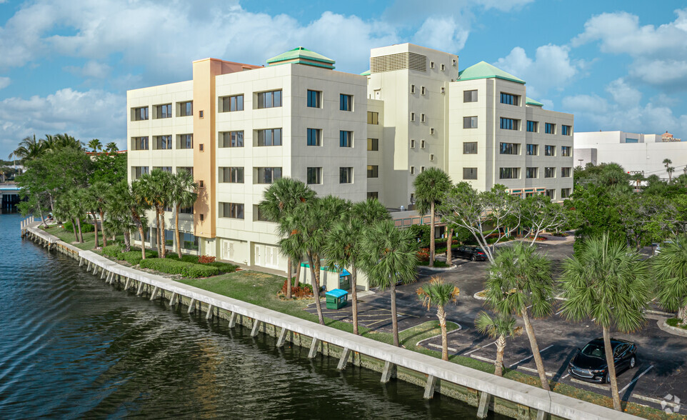 915 Middle River Dr, Fort Lauderdale, FL en alquiler - Foto principal - Imagen 3 de 6