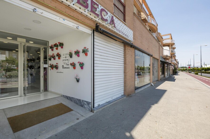 Local en Albolote en venta - Foto del edificio - Imagen 2 de 20