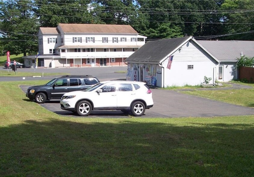 805 Terryville Ave, Bristol, CT en venta - Foto del edificio - Imagen 3 de 27